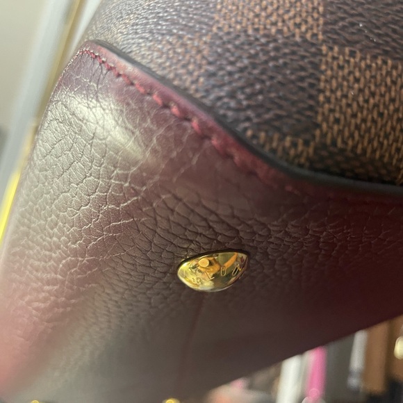 Louis Vuitton Hyde Park Handbag Damier with Leather Crossbody - Picture 13 of 16